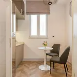 Luxury L'avenue 2 4*