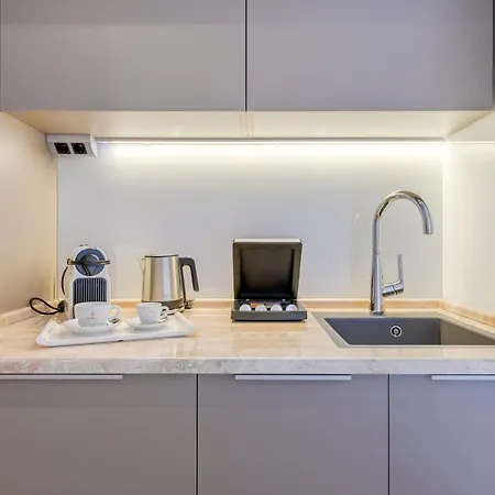 Luxury L'avenue 2 Πανσιόν